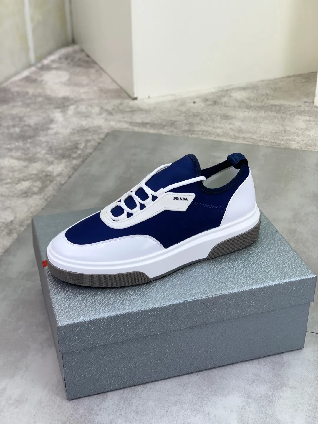 Men's men's shoes 💰P542💰 [New style] popular models are on the official website, 🆘 The trendy brand (Prada) mainly promotes popular models, avant-garde and versatile fashionable men's shoes private version mold opening, cowhide surface splicing 1:1.. Fashionable and simple, original imported cowhide lining cowhide feet; the atmosphere and personality are more fashionable, eye-catching and pursuing class. It will subvert the old idea and be a must-have for fashionistas with you! Must keep it! Tall and comfortable, large and low, high-end quality workmanship. Size: 38-44 3️⃣colors available.